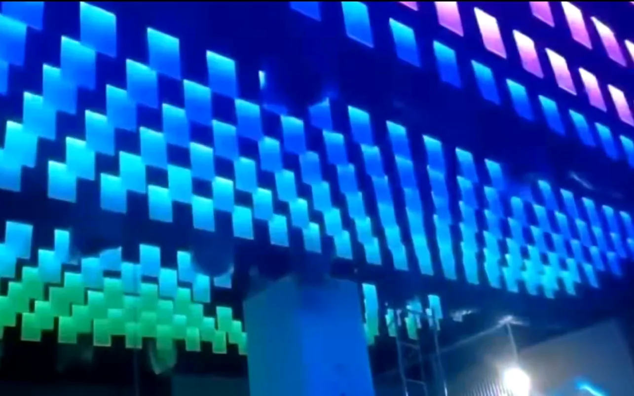 900 Light-Guide Panels for a US Club — view 1