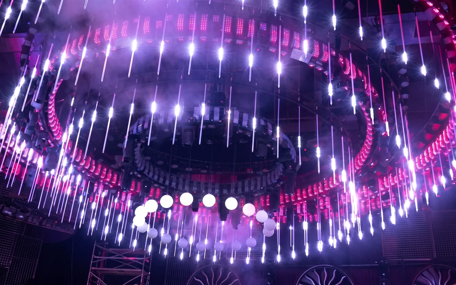 Meteor-tube and globe-light show ceiling