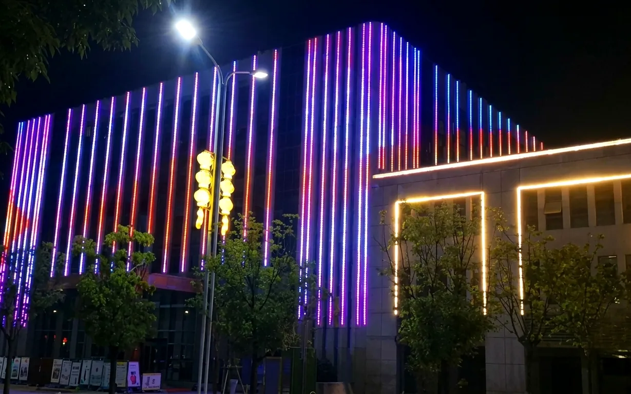 Pixel-tube elevation on a commercial plaza facade
