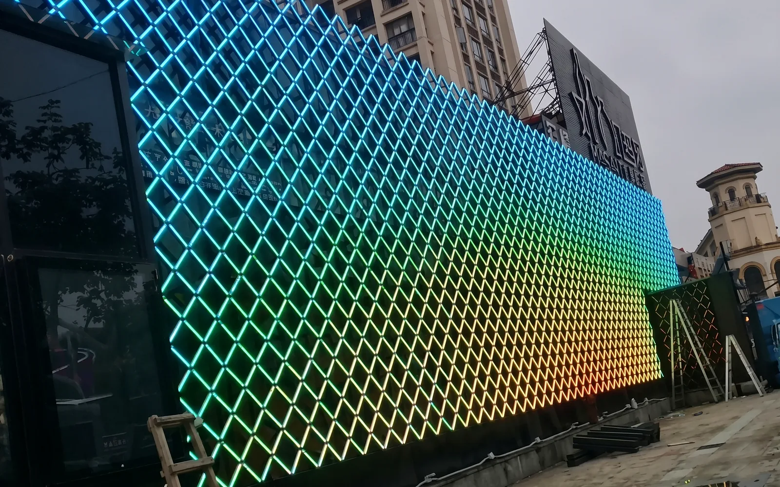 1,300 m Digital Tube Backdrop, China Bar
